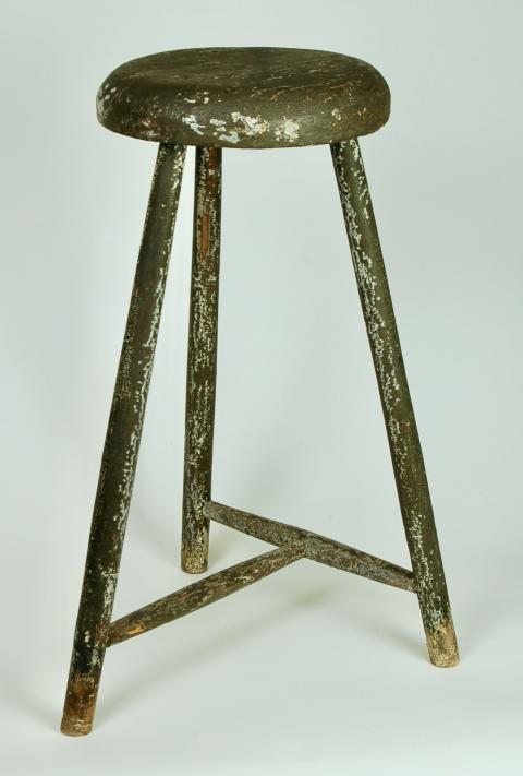 1959.3863 high stool