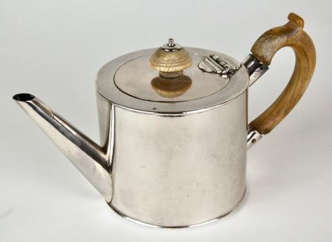 2011.210 silver teapot