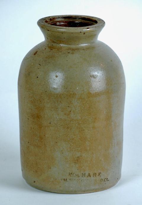 1980.79 Hare stoneware jar