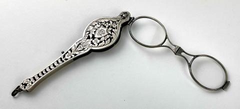 2004.19.6 lorgnette