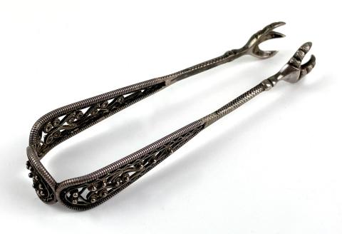 1971.1239 sugar tongs