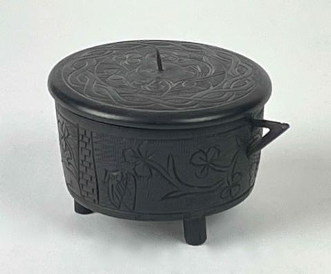 1971.1025 miniature lidded pot