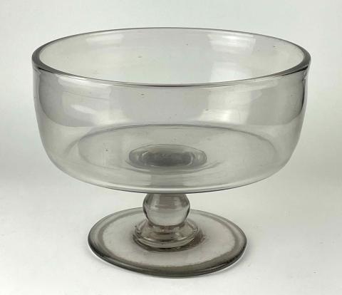 1959.3908 large footed bowl