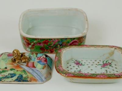 1971.779 soap dish open