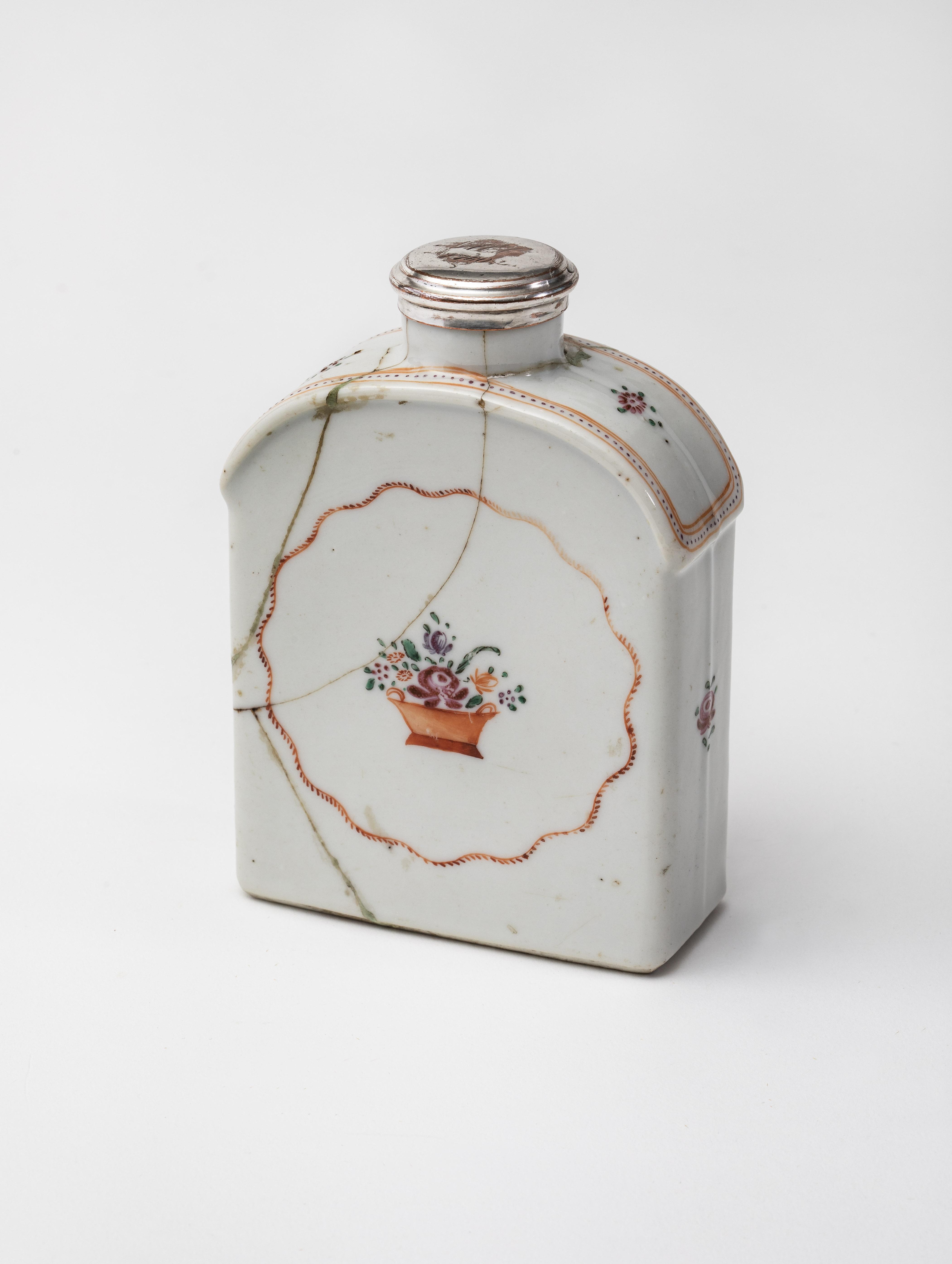 Tea caddy