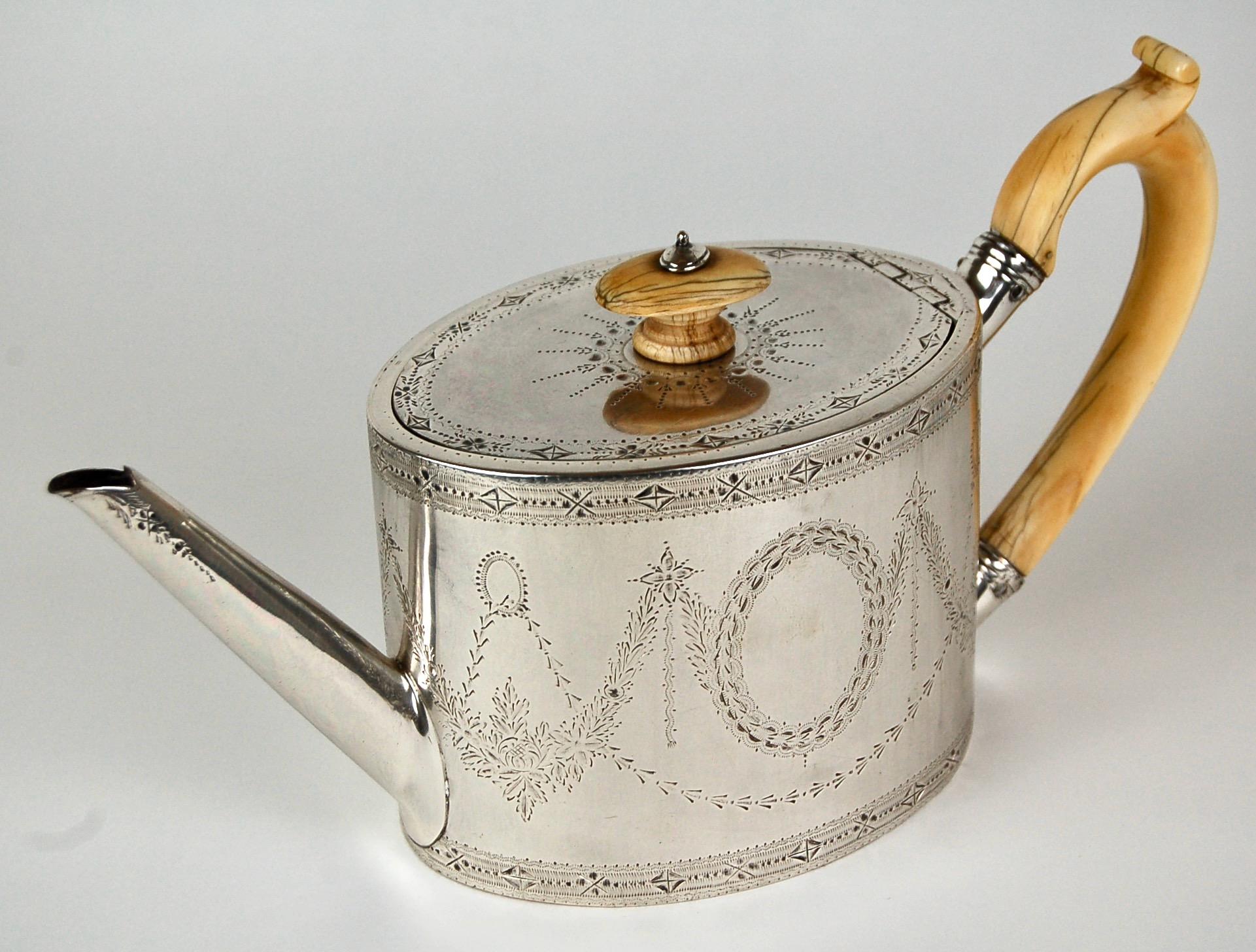 2011.209 silver teapot