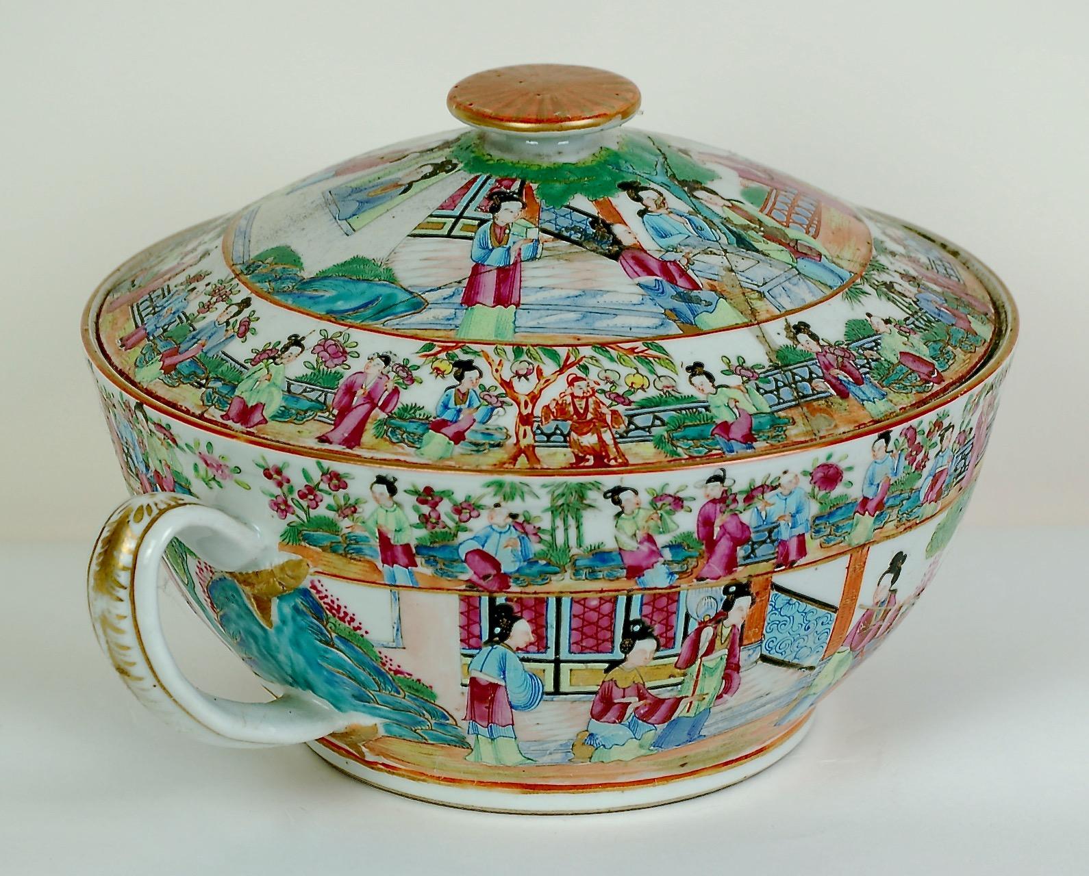 1971.776 chamber pot